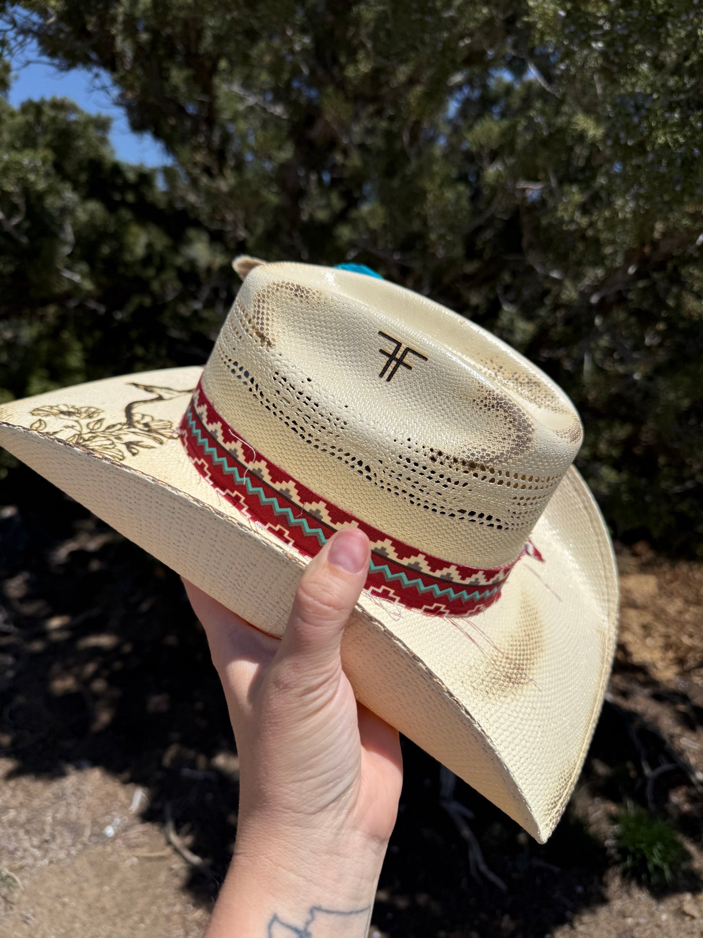COWGIRL-STRAW