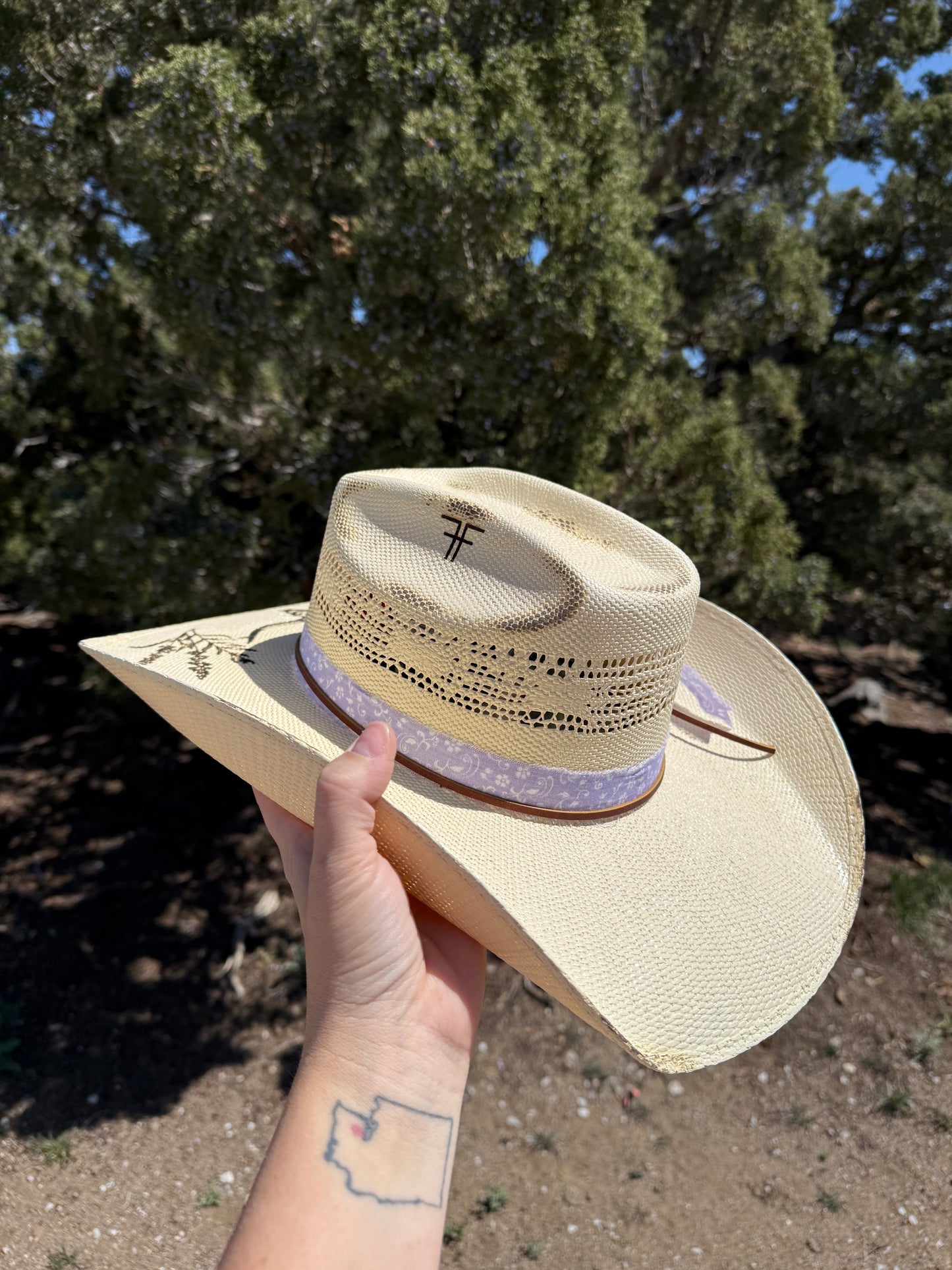 LAVENDER LONGHORN-STRAW