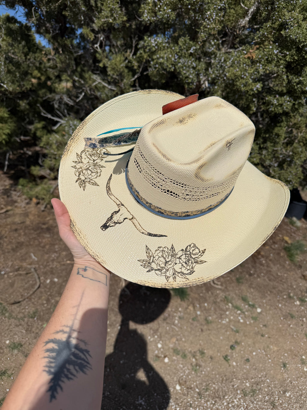 COWGIRL BLUES-STRAW