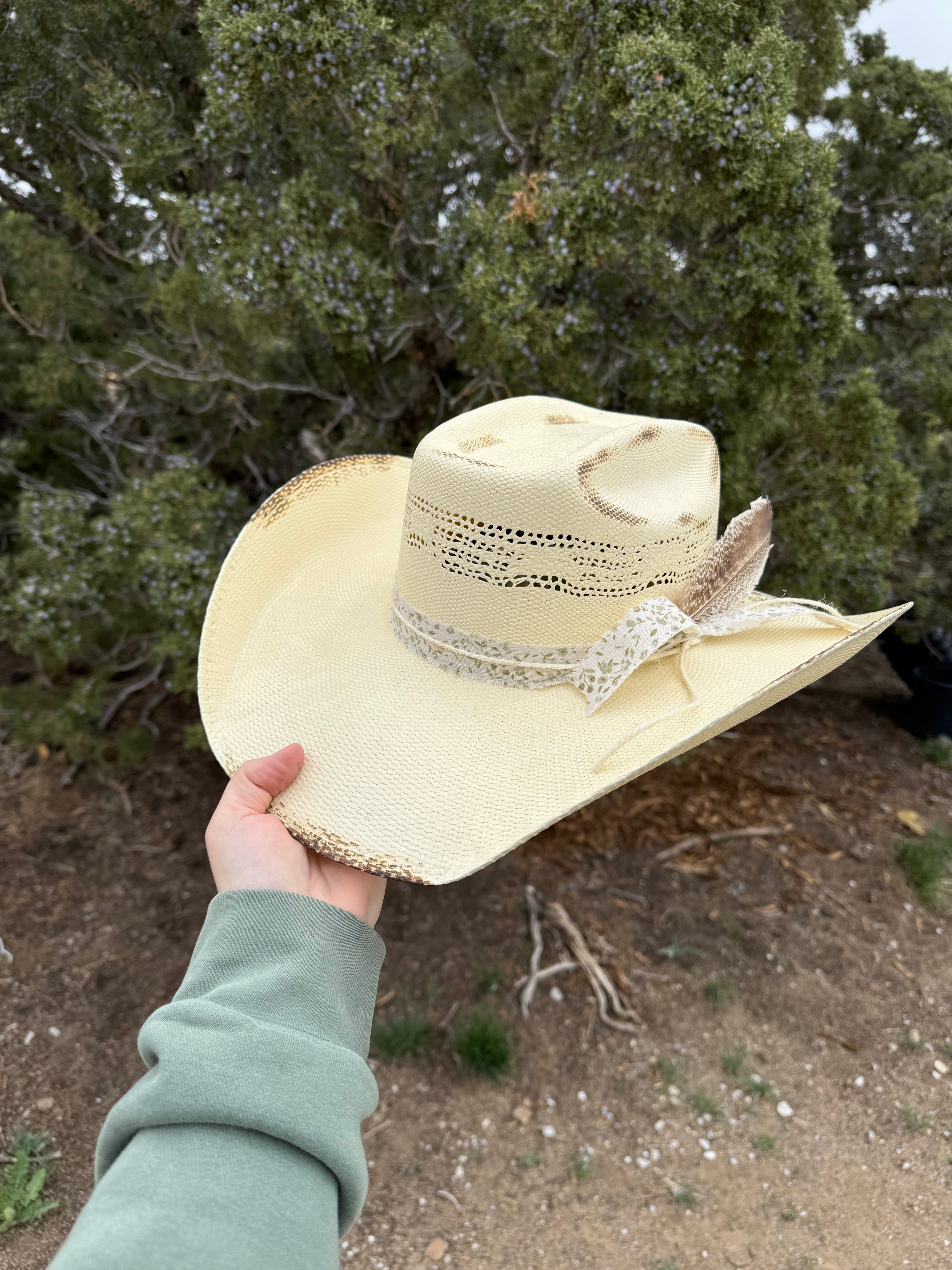 COWGIRL WILDFLOWER-STRAW