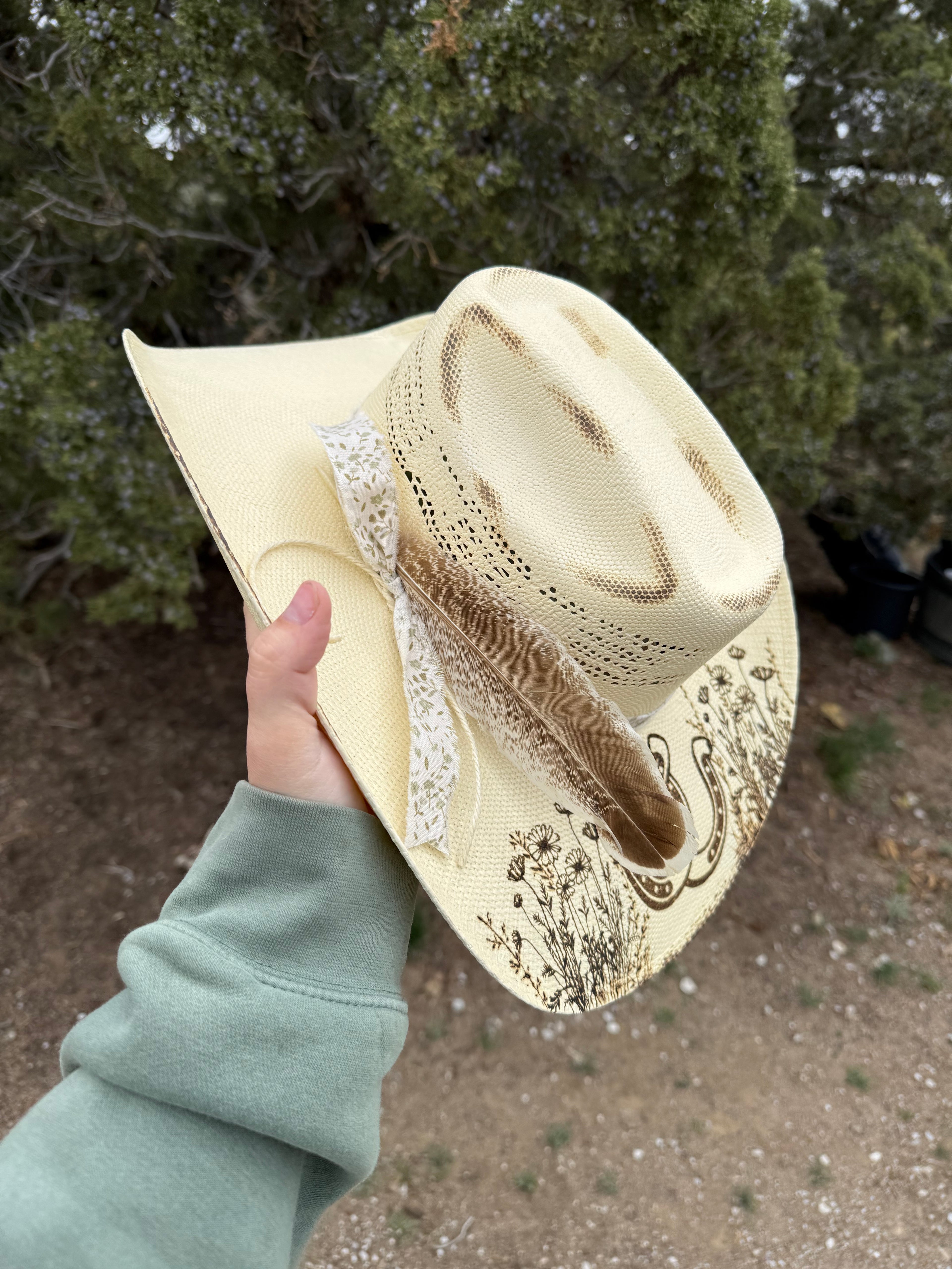 COWGIRL WILDFLOWER-STRAW