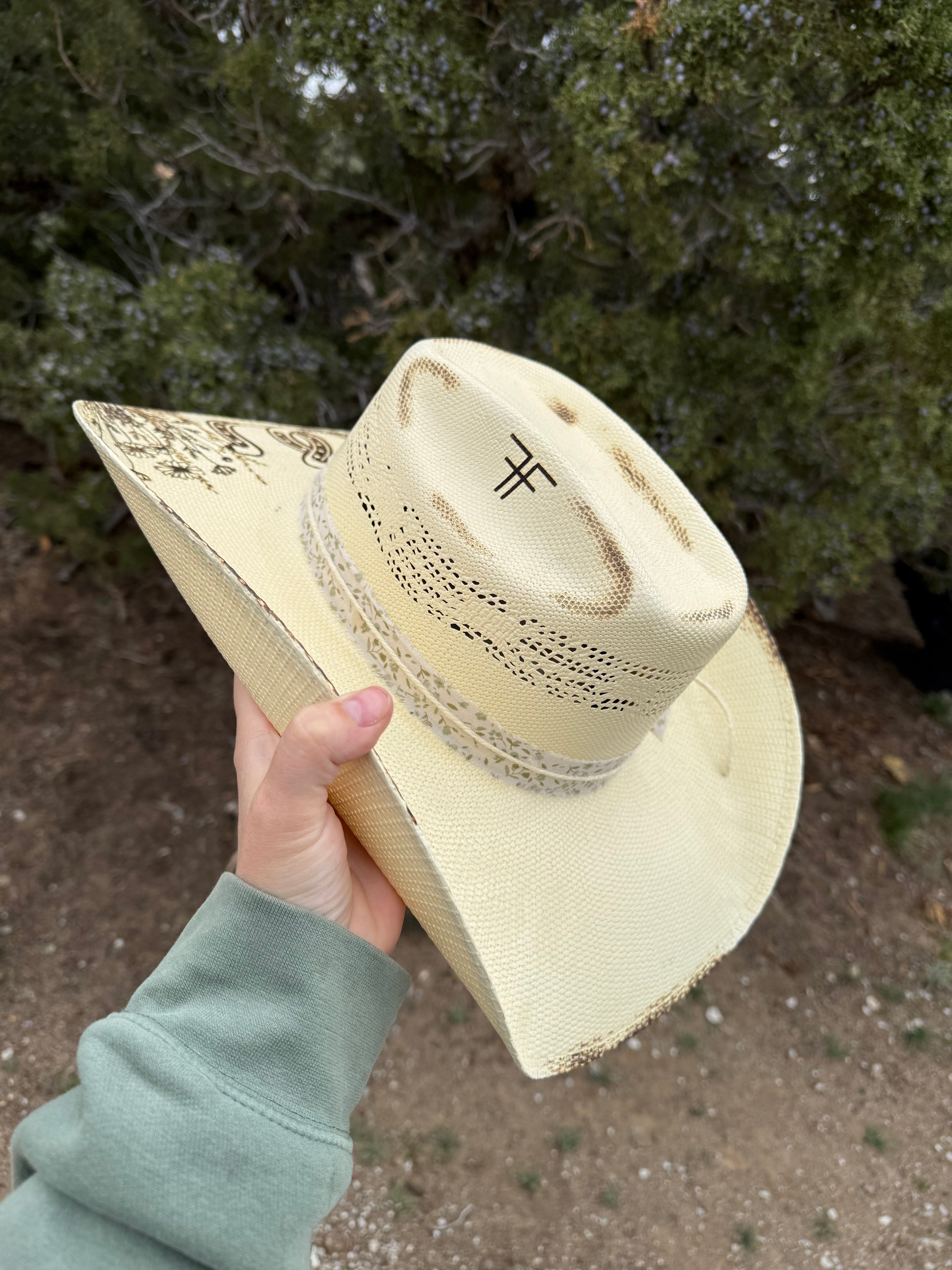 COWGIRL WILDFLOWER-STRAW