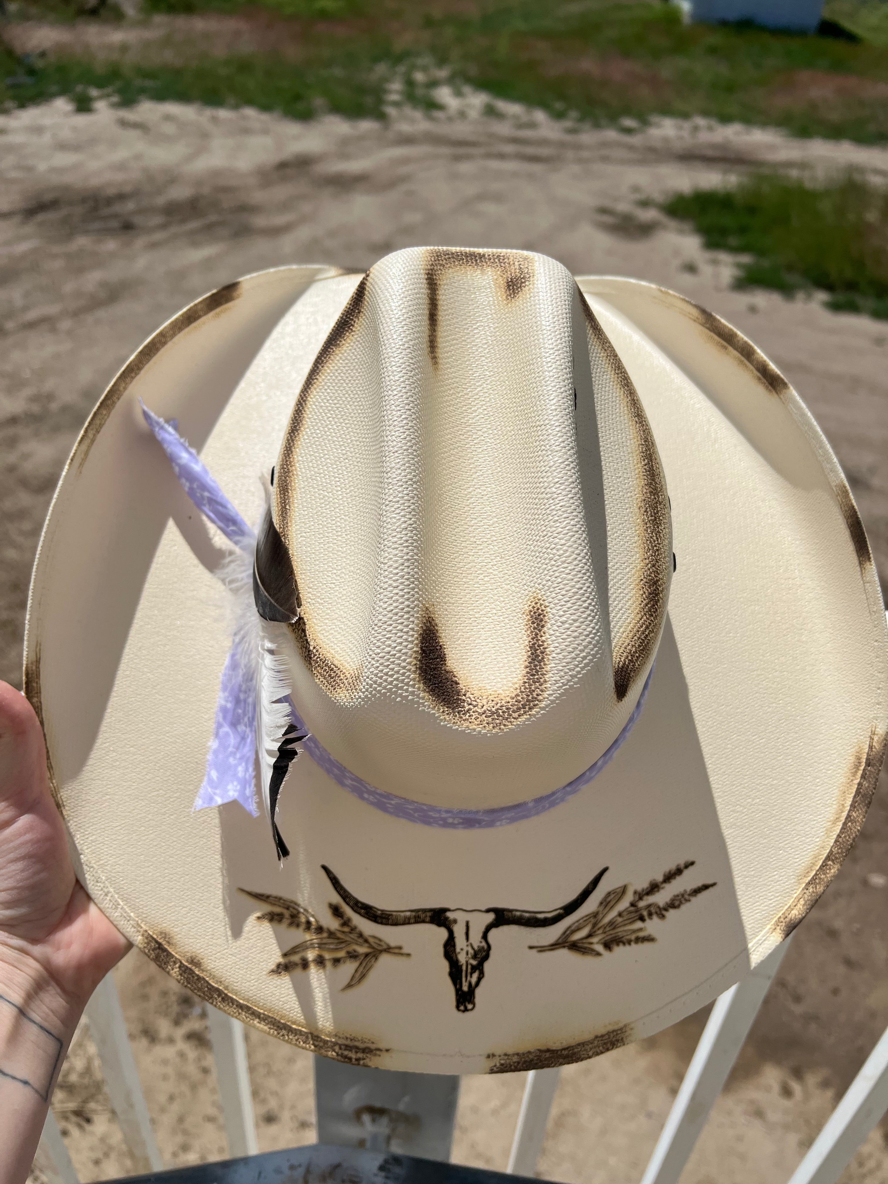 LAVENDER BULL SKULL-STRAW