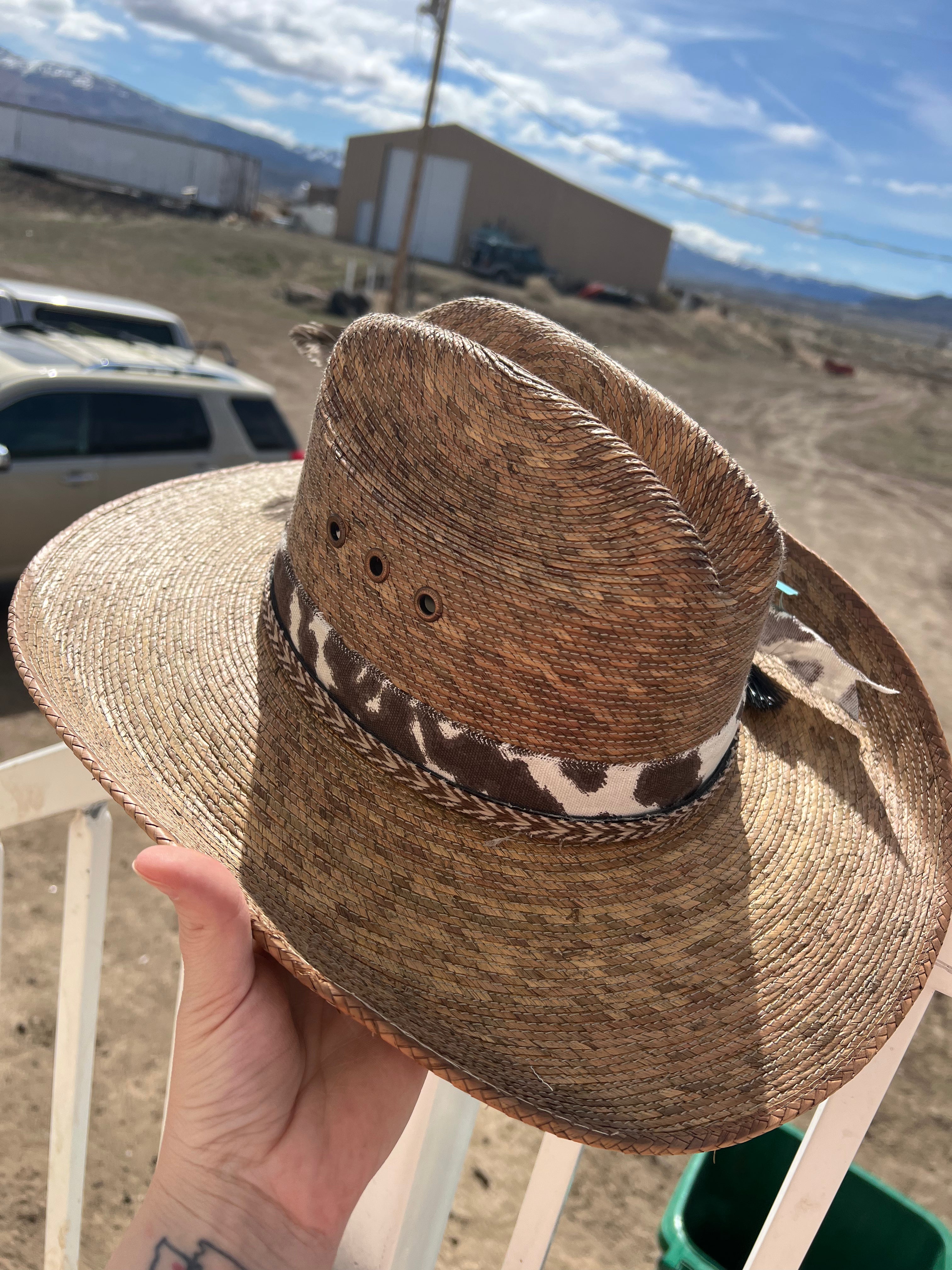 BROWN WITH TURQUOISE-STRAW